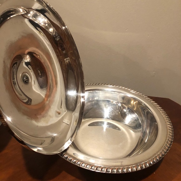 WM Rogers silverplated covered dish - Picture 3 of 5